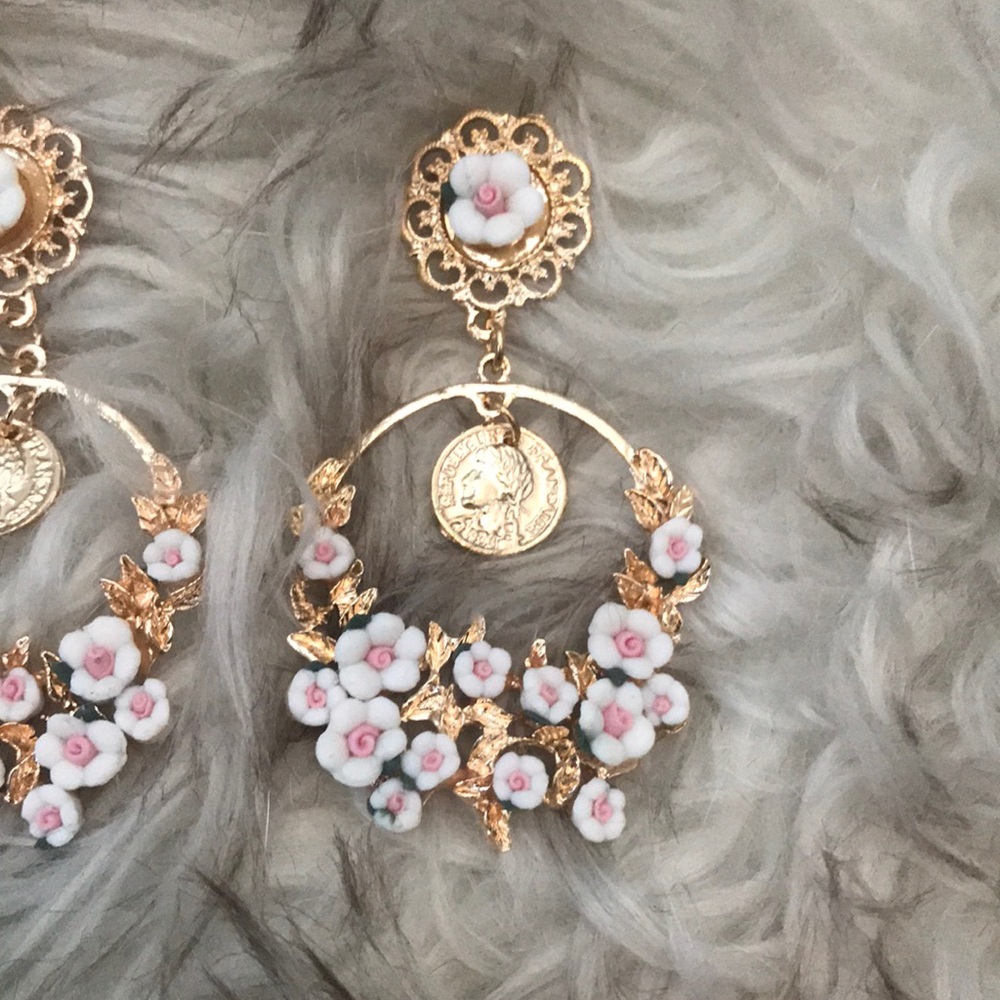 πΈπ NIB floral earrings πΈπ - Picture 3 of 3
